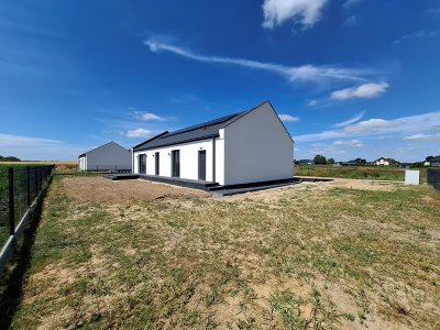 Sprzedam nowy dom z pompą ciepła i fotowoltaiką – Wola Podłężna, gm. Kramsk – tylko 6 km od Konina!