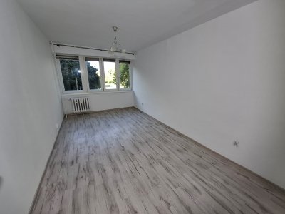 Na sprzedaż mieszkanie – 1 piętro – 2 pokoje - Konin, ul. 11 Listopada