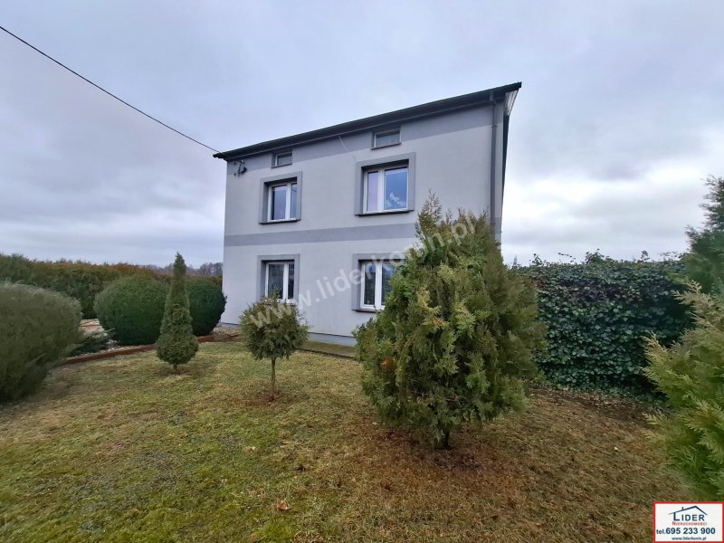 Przestronny dom 150 m² na dużej działce 37 ar – Żychlin, k. Konina