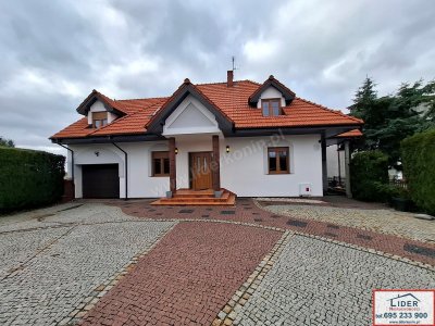 Nowoczesny dom z basenem oraz widokiem na Dolinę Warty | Chorzeń