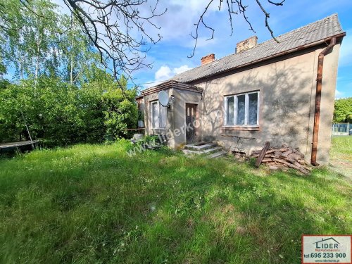 Duża działka 20 arów z domem i budynkiem gospodarczym | Posada, 3 km od Konina | Wszystkie media!