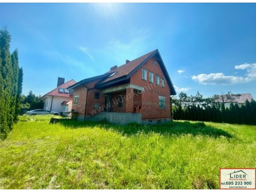 Solidny dom 163 m² | Stan otwarty, całe podpiwniczenie | Konin – Chorzeń