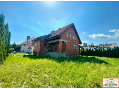 Solidny dom 163 m² | Stan otwarty, całe podpiwniczenie | Konin – Chorzeń