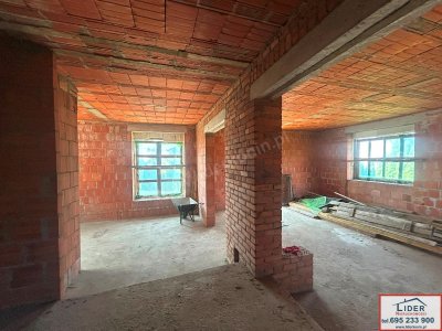 Solidny dom 163 m² | Stan otwarty, całe podpiwniczenie | Konin – Chorzeń