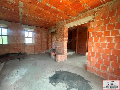 Solidny dom 163 m² | Stan otwarty, całe podpiwniczenie | Konin – Chorzeń