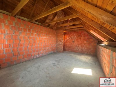 Solidny dom 163 m² | Stan otwarty, całe podpiwniczenie | Konin – Chorzeń