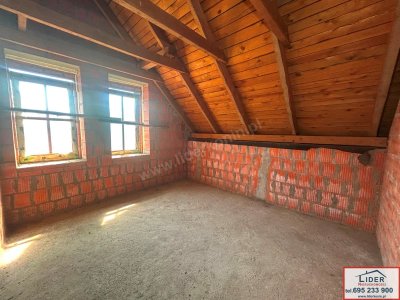Solidny dom 163 m² | Stan otwarty, całe podpiwniczenie | Konin – Chorzeń