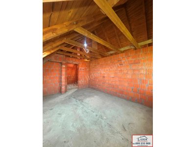 Solidny dom 163 m² | Stan otwarty, całe podpiwniczenie | Konin – Chorzeń