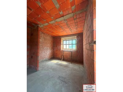 Solidny dom 163 m² | Stan otwarty, całe podpiwniczenie | Konin – Chorzeń